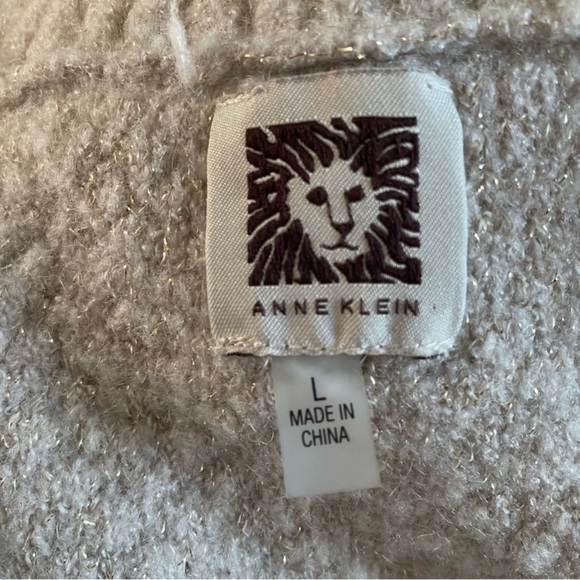 Anne Klein Women’s Cream Gold Metallic V-neck Fuzzy Pullover Sweater Large - Picture 8 of 10
